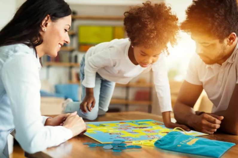 Scrabble Junior, Jeu de Société pour Enfant, dès 6 Ans, Jeu de Société Enfants avec de Lettres, Jeux Enfants dès 6 Ans, Version Française, Y9668 France Multicolore