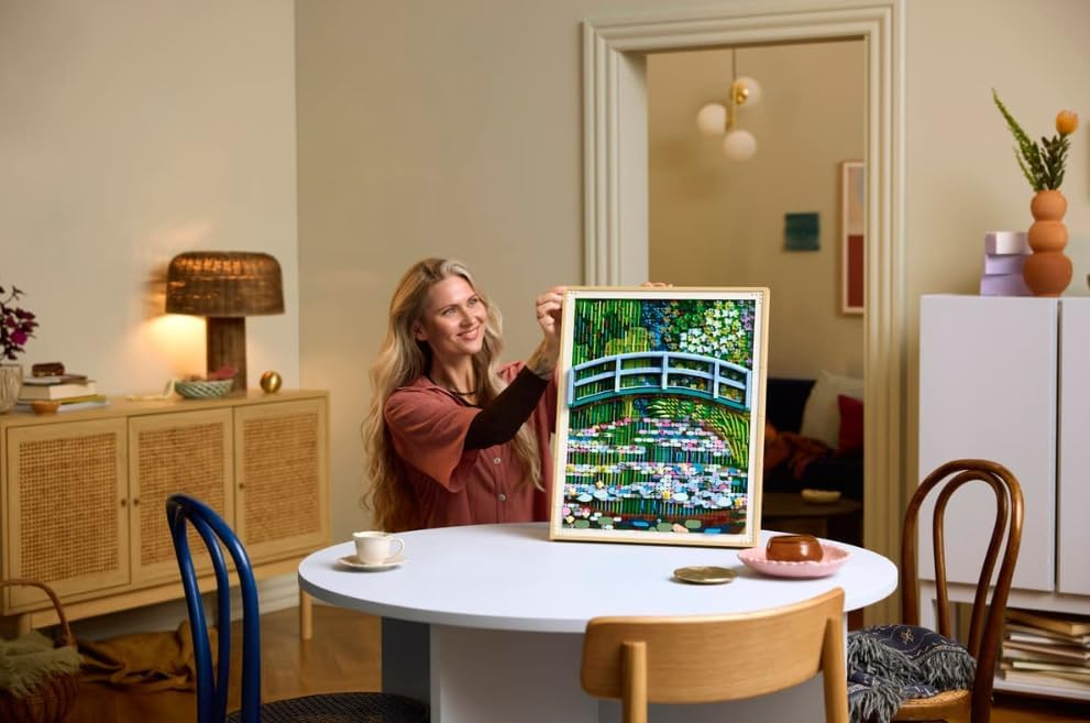Art Claude Monet : Le Bassin aux Nymphéas, Harmonie Verte - Set de Construction pour Adulte - Décoration Murale 3D pour la Maison - Maquette de Tableau Impressionniste - Idée Cadeau DIY 31220 Claude Monet – Bridge Over A Pond Of Water Lilies 31220