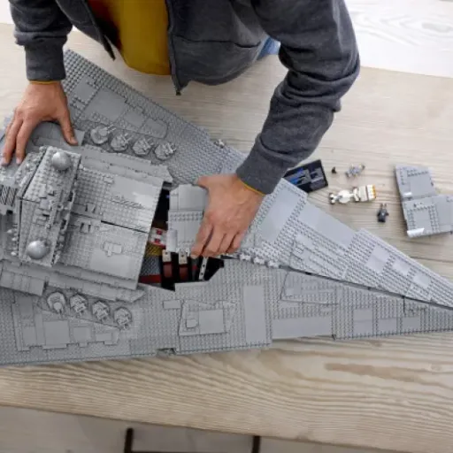 Test LEGO Imperial Star Destroyer 75252 : le gros morceau qui bouffe ton temps et ta vitrine