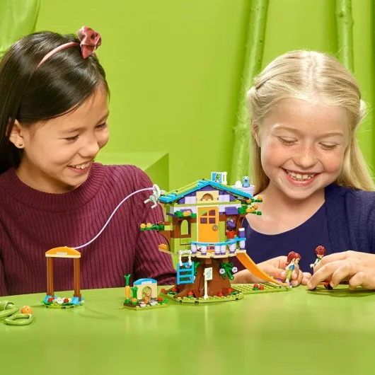 ®-Friends La cabane dans les arbres de Mia Jouet pour Fille et Garçon à Partir de 6 Ans et Plus, 351 Pièces 41335 Simple