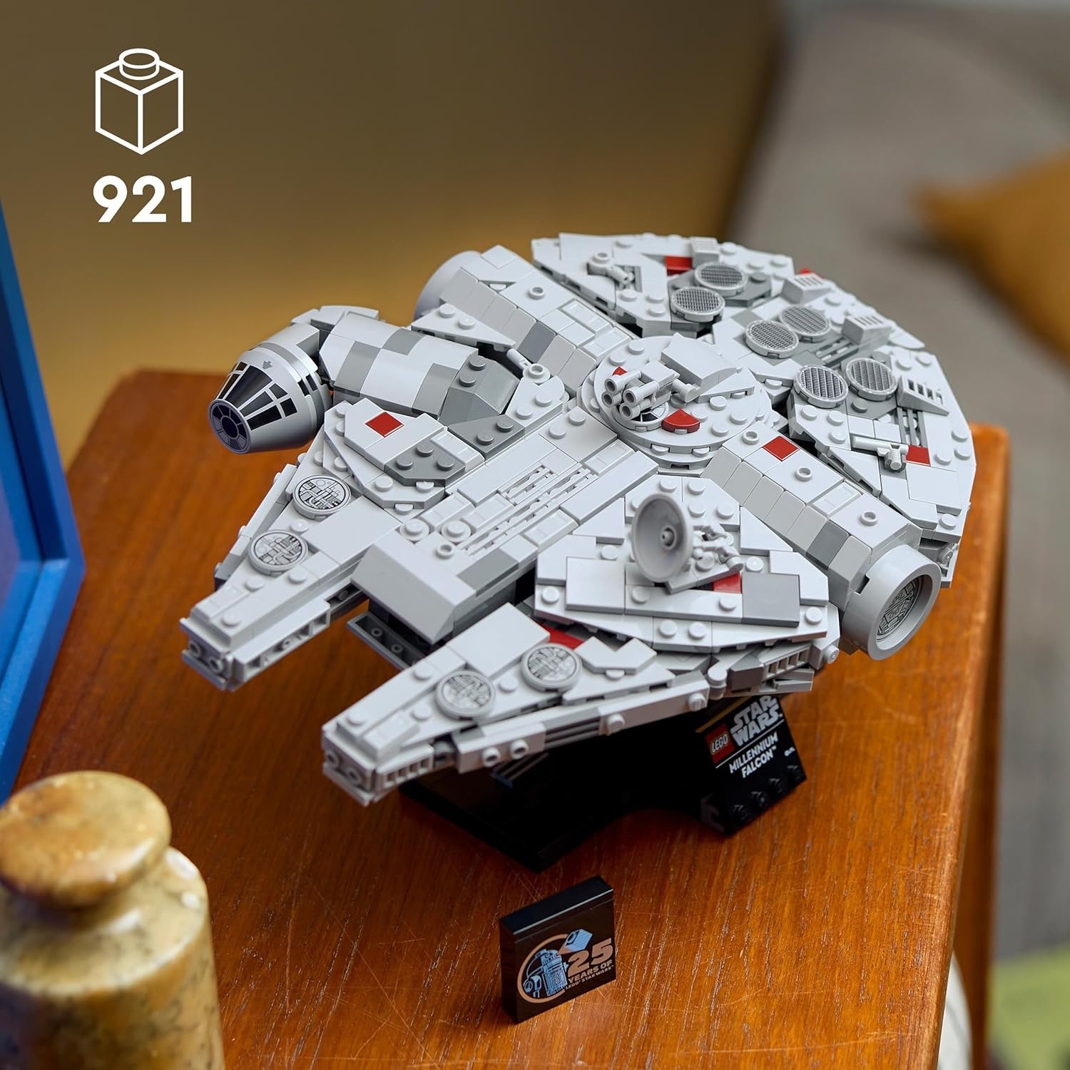 Star Wars 75375 Millennium Falcon - Set de Construction de Vaisseau Spatial Collector pour Adulte - Présentoir & Plaque Descriptive pour Déco de Bureau - Cadeau pour Fans de Un Nouvel Espoir Unique
