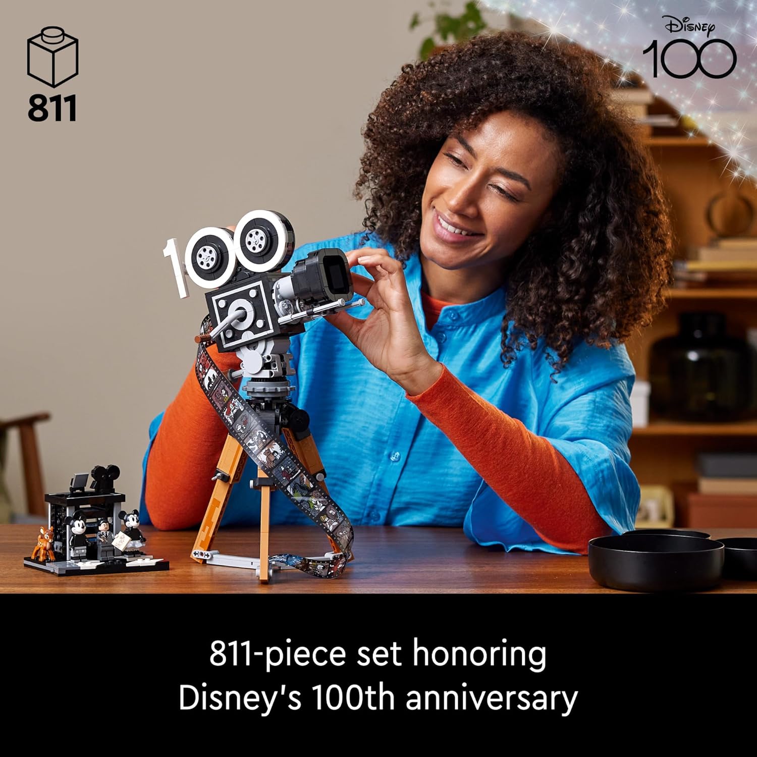Disney Walt Disney Tribute Camera 43230 Kit de construction pour fans de Disney Célébrez Disney 100 avec une pièce de collection, parfait pour jouer et afficher, fait un cadeau amusant pour les Emballage standard