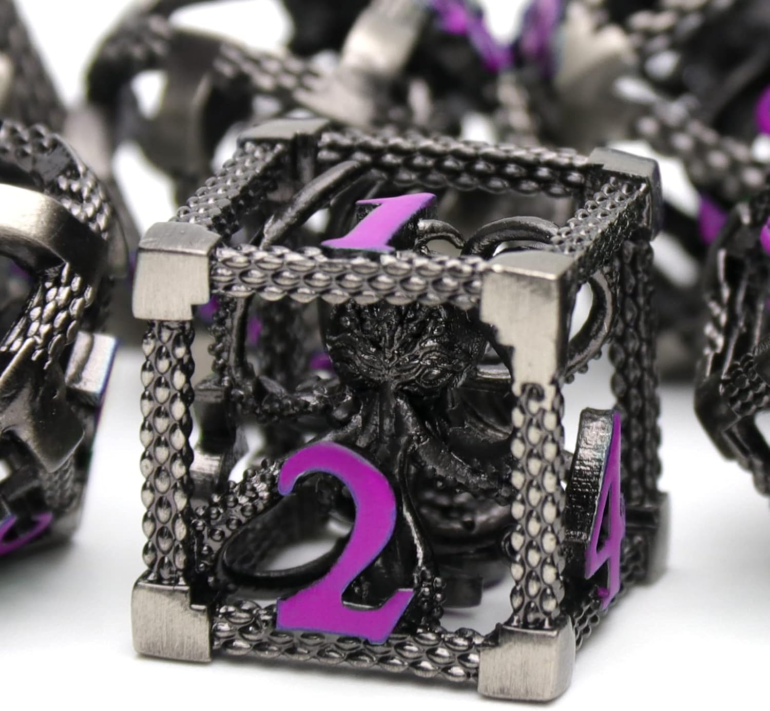 Dés JDR Dés de Jeux pour Donjons et Dragons, Set de Dés Polyédriques Cthulhu HNCCESG Dés Jeu de Role Dés en Métal Poulpe 3D Creux D4/D6/D8/D10 (0-9 et 00-90)/D12/D20 7 Pièces avec boîte en métal - Construction en cuivre, poids équilibré de 72 g, chiffres